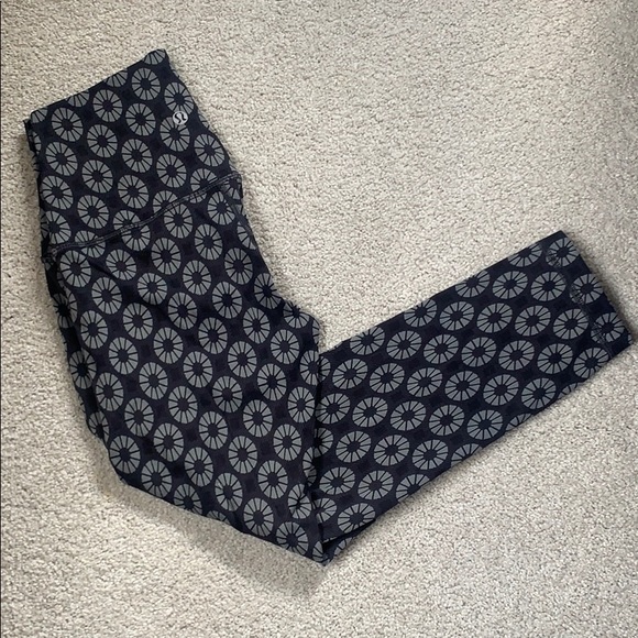 Lululemon Wunder Under tights - Picture 1 of 3